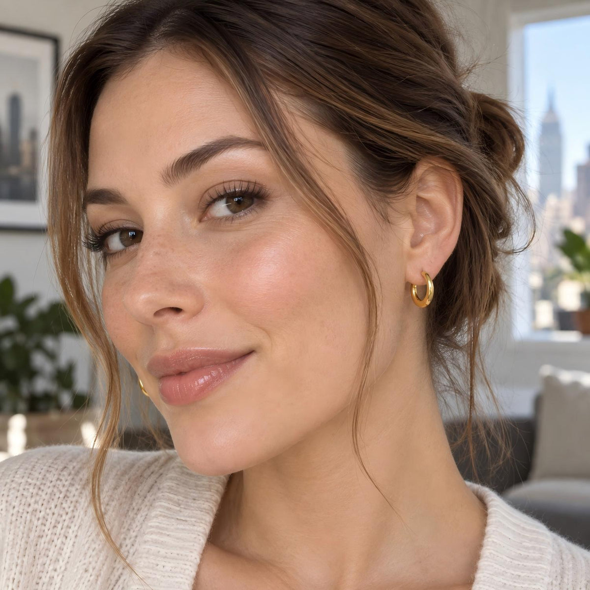Single Crescent 18K Gold PVD F136 Titanium Clicker Hoop Earrings
