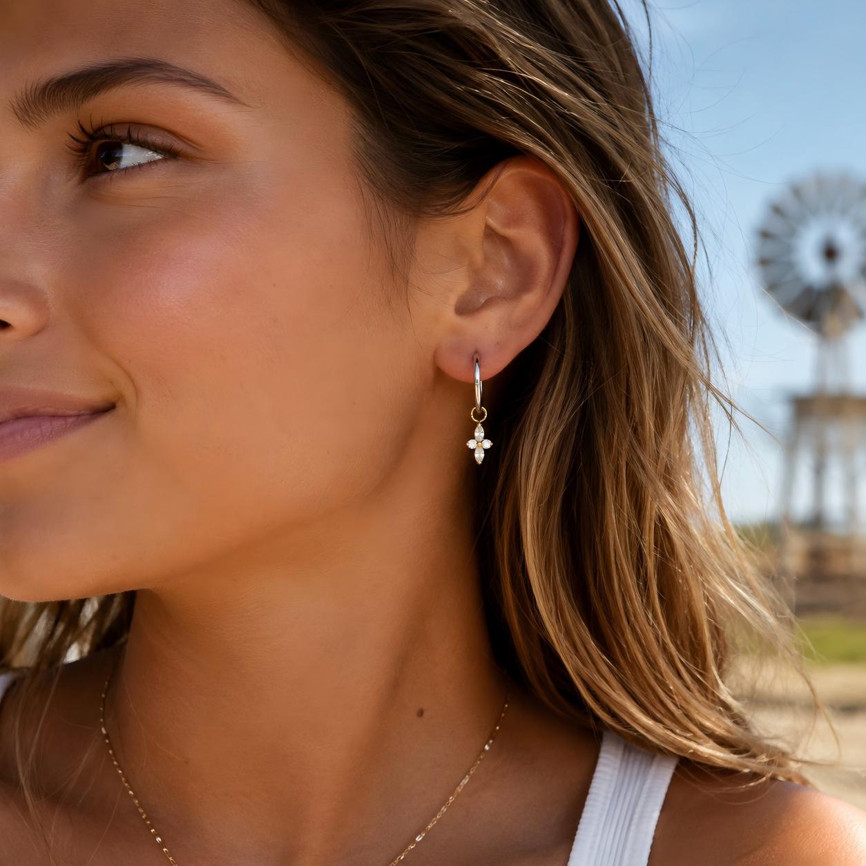 Single Four-Leaf Clover F136 Titanium Clicker Hoop Earring